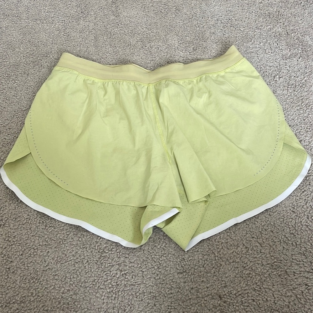 lululemon Find Your Pace High-Rise Lined
Short 3"